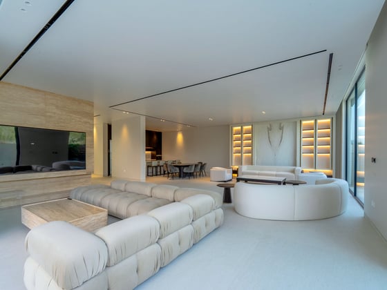 Stunning 4-Bed Custom Made Fully Furnished Villa, picture 6