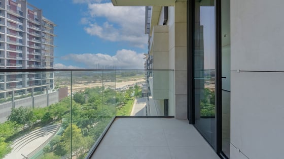 Pet-Friendly | Spacious with Balcony | Maid/Study, picture 2