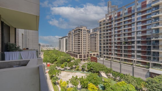 Pet-Friendly | Spacious with Balcony | Maid/Study, picture 1