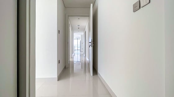 Palm view apartment in EMAAR Beachfront with maid's room, picture 18