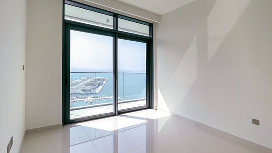Palm view apartment in EMAAR Beachfront with maid's room, picture 7