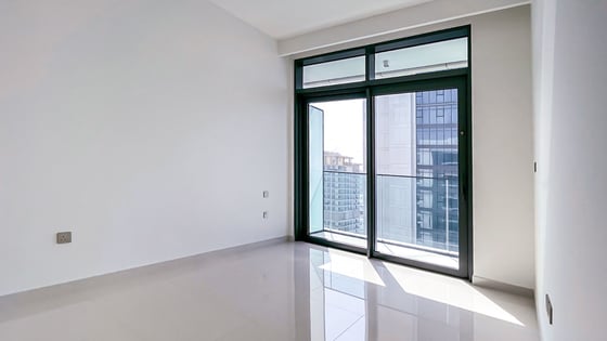 Palm view apartment in EMAAR Beachfront with maid's room, picture 12
