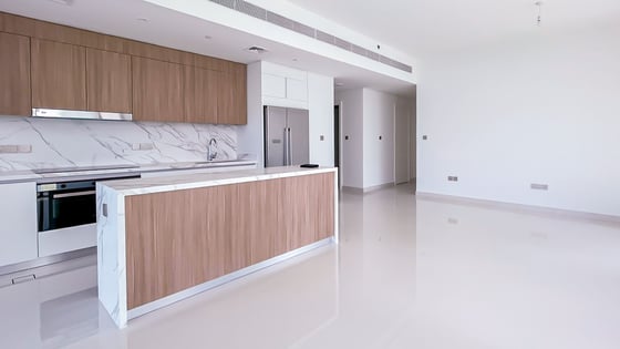 Palm view apartment in EMAAR Beachfront with maid's room, picture 6