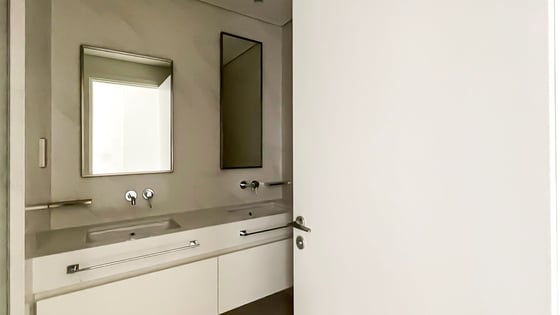 Palm view apartment in EMAAR Beachfront with maid's room, picture 16