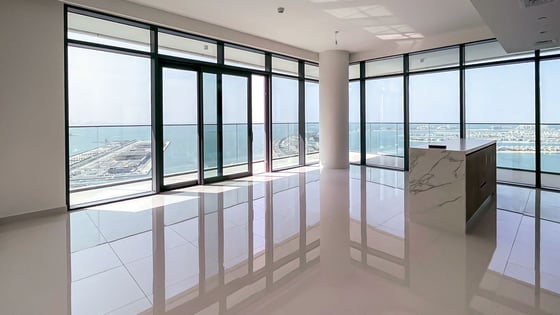 Palm view apartment in EMAAR Beachfront with maid's room, picture 1