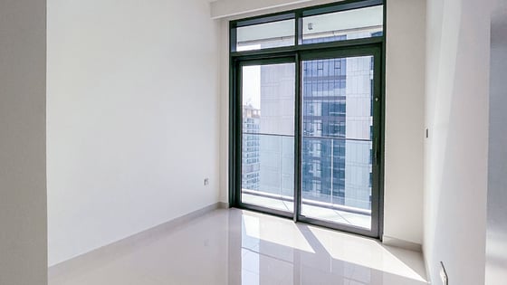Palm view apartment in EMAAR Beachfront with maid's room, picture 9