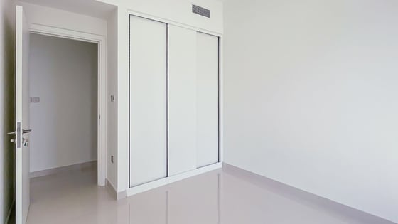 Palm view apartment in EMAAR Beachfront with maid's room, picture 11