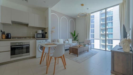 Stunning 1BR | Furnished Luxury | Downtown Views, picture 2