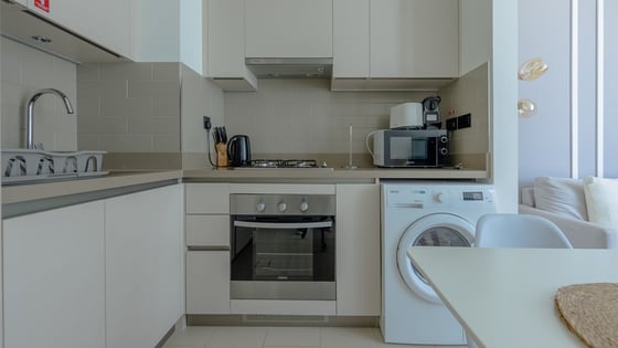 Stunning 1BR | Furnished Luxury | Downtown Views, picture 8
