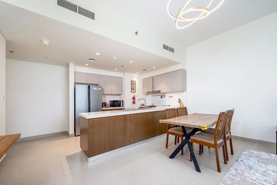 Luxury 3BR plus Maids | High Floor | City View, picture 8