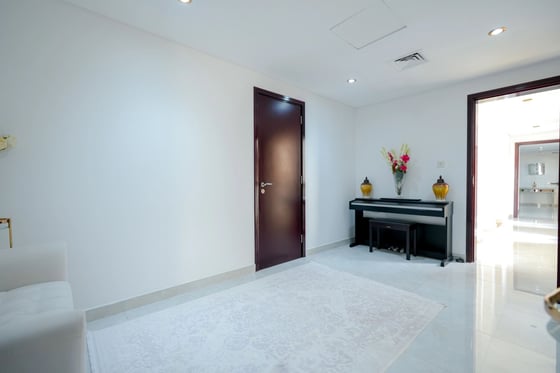 3BR Penthouse | City View | Fully Renovated, picture 34