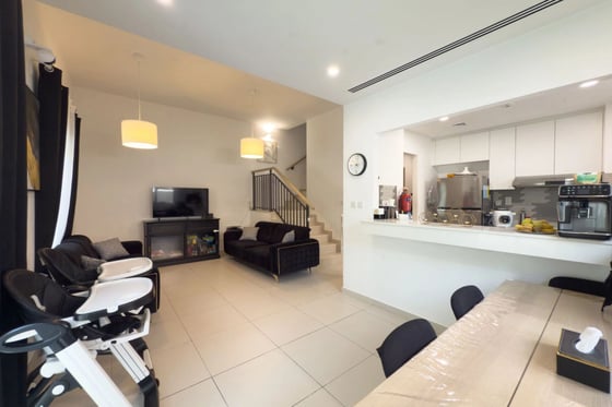 Exclusive | Multiple Options | Furnished | Vacant, picture 2