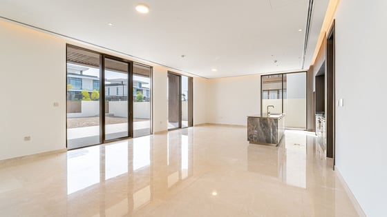 Luxury villa in Dubai Hills with Dubai skyline views, picture 1