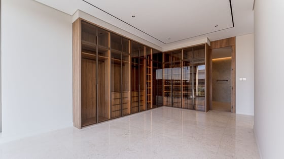 Turnkey luxury villa in Jumeirah Park with a large plot, picture 10