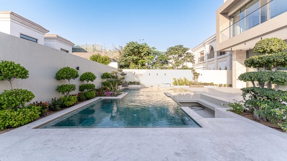 Turnkey luxury villa in Jumeirah Park with a large plot, picture 20