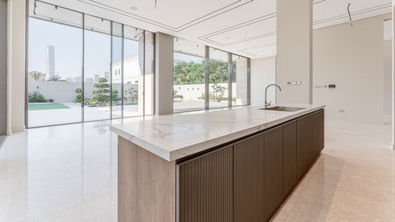 Turnkey luxury villa in Jumeirah Park with a large plot, picture 7