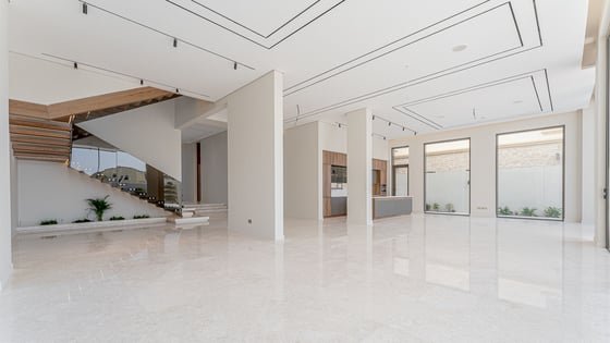Turnkey luxury villa in Jumeirah Park with a large plot, picture 1