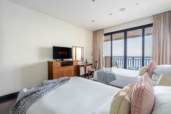 Tropical Elegance | Waterfront Retreat | Royal Amwaj Palm, picture 8