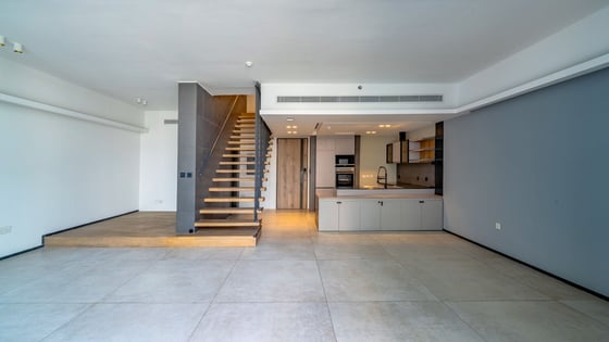 Spacious 2-Bedroom Duplex Apartment | The Terraces, picture 2
