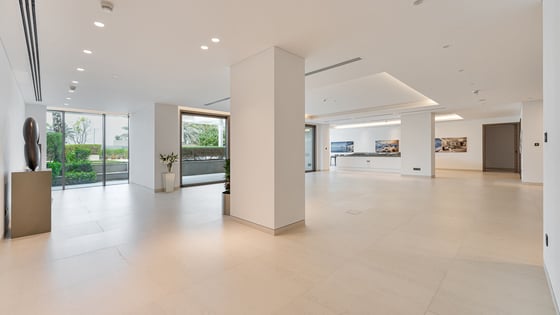 Luxurious mansion in Palm Jumeirah with sea view, picture 2