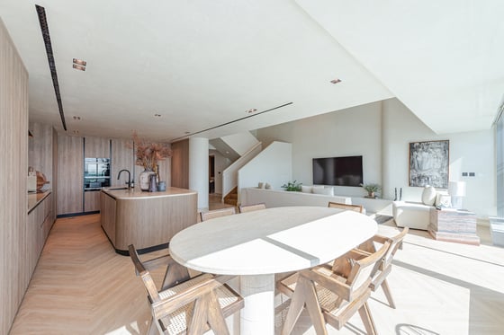 STUNNING | UPGRADED | 2BR DUPLEX W/ BALCONY, picture 6