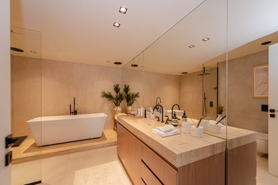 STUNNING | UPGRADED | 2BR DUPLEX W/ BALCONY, picture 16