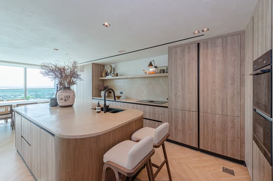 STUNNING | UPGRADED | 2BR DUPLEX W/ BALCONY, picture 7