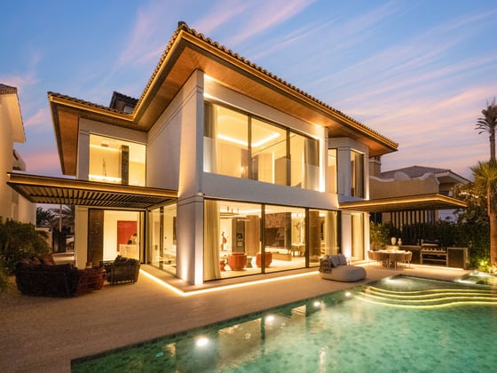Video tour for Exclusive Beachfront Villa on the Palm Jumeirah