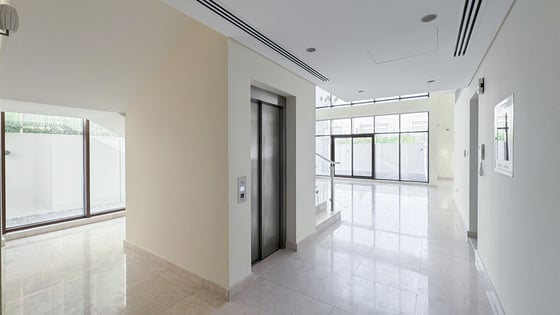 Elegant villa in Meydan with a spacious living area, picture 3