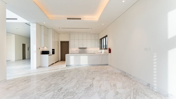 Exclusive and corner villa in MBR City with huge layout, picture 1