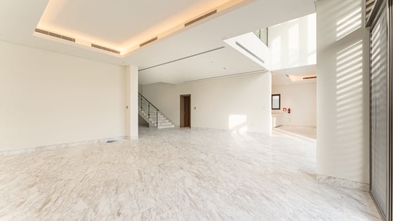 Exclusive and corner villa in MBR City with huge layout, picture 3