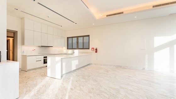 Exclusive and corner villa in MBR City with huge layout, picture 2