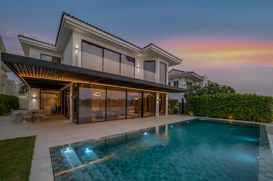 Brand New 5 Bed Garden Home Villa with Sea and Atlantis View, picture 1