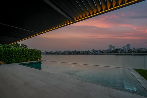 Brand New 5 Bed Garden Home Villa with Sea and Atlantis View, picture 19