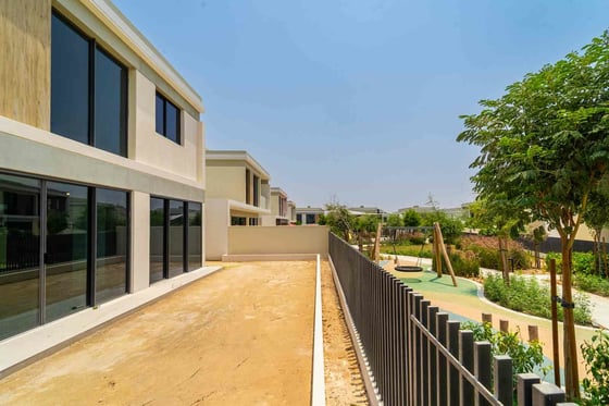 Corner Villa | Private Garden | Vacant, picture 29