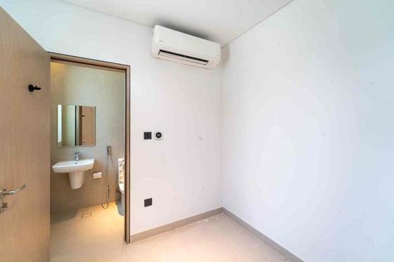 Corner Villa | Private Garden | Vacant, picture 7