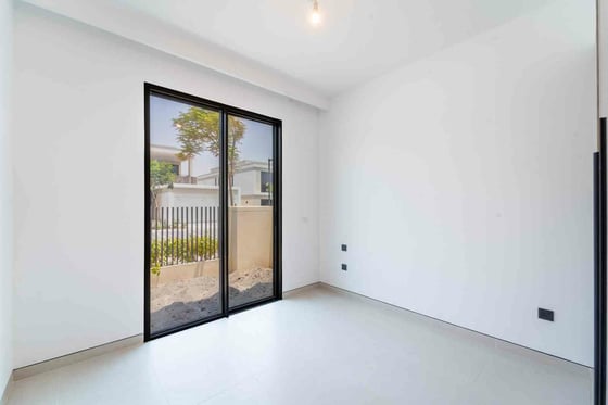 Corner Villa | Private Garden | Vacant, picture 10