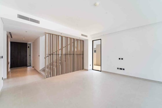 Corner Villa | Private Garden | Vacant, picture 2