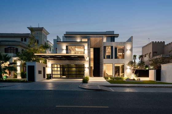 Rare 3 Story 6 Bedroom Garden Home | Fully Upgraded, picture 1