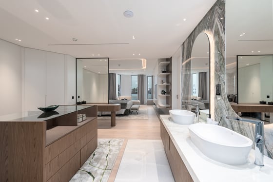 Luxury Upgraded 5 Bedroom | 3 Story with Atlantis View, picture 6