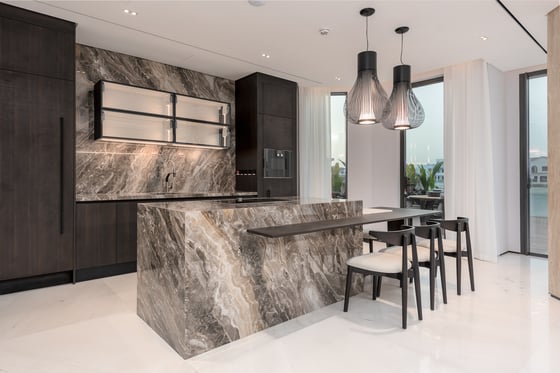 Luxury Upgraded 5 Bedroom | 3 Story with Atlantis View, picture 9