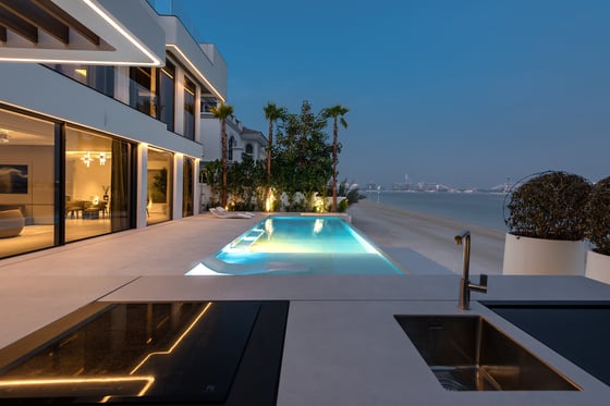 Luxuriously Furnished and Upgraded 3-Story Garden Home Villa, picture 19