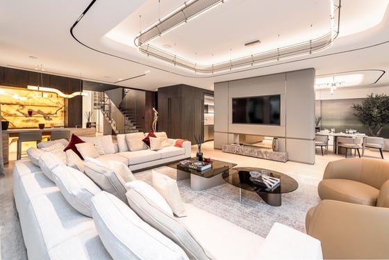 Luxuriously Furnished and Upgraded 3-Story Garden Home Villa, picture 2