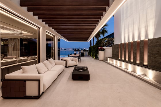 Luxuriously Furnished and Upgraded 3-Story Garden Home Villa, picture 16