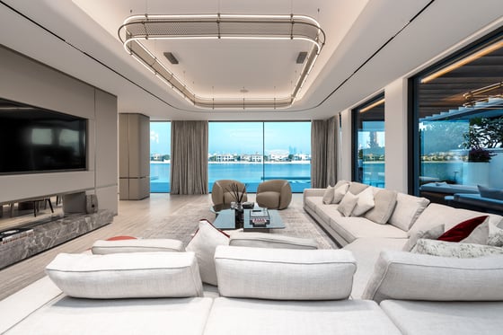 Luxuriously Furnished and Upgraded 3-Story Garden Home Villa, picture 3