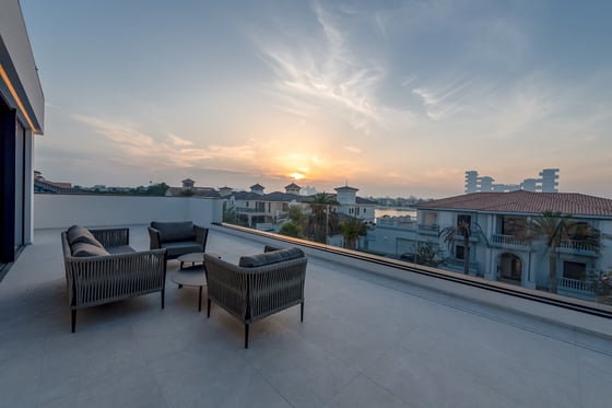 Luxuriously Furnished and Upgraded 3-Story Garden Home Villa, picture 18