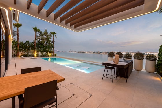 Luxuriously Furnished and Upgraded 3-Story Garden Home Villa, picture 12