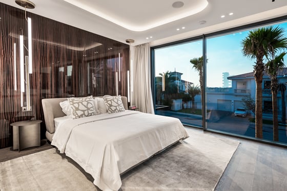 Luxuriously Furnished and Upgraded 3-Story Garden Home Villa, picture 7