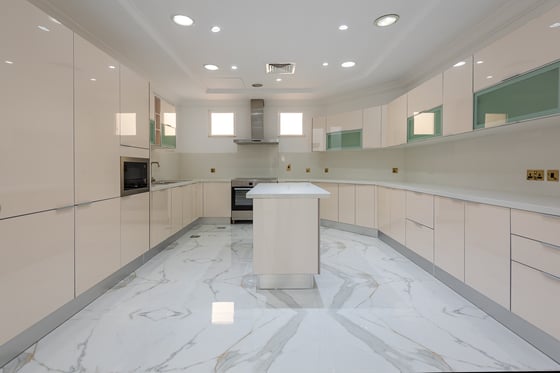 Best Priced Upgraded Garden Home Villa with Skyline View, picture 7