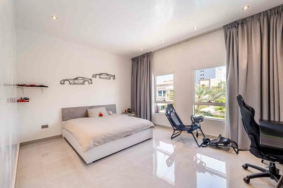 Upgraded | Vacant On Transfer | Private Pool, picture 9